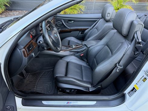 Used 2013 BMW 335i Convertible image 16
