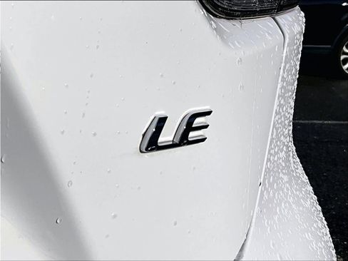 Used 2025 Toyota Corolla LE image 28