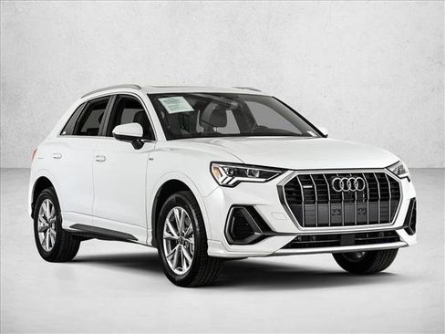Certified 2025 Audi Q3 2.0T Premium Plus w/ Premium Plus Package image 3