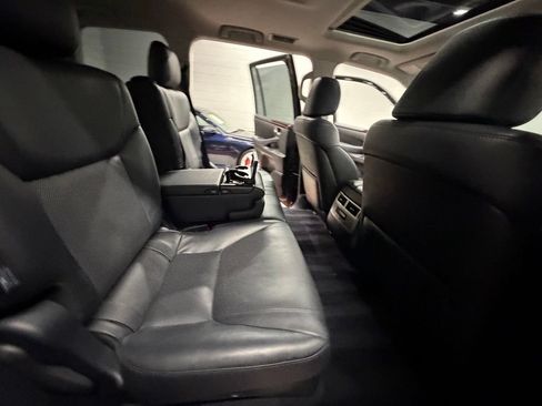Used 2014 Lexus LX 570 4WD image 34