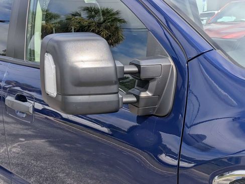 Used 2022 Nissan Titan SV w/ SV Convenience Package AWD/4WD image 9