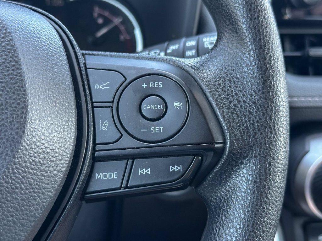 Used 2025 Toyota RAV4 XLE FWD image 28