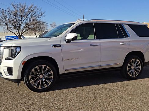 Used 2021 GMC Yukon Denali w/ Denali Premium Package image 5