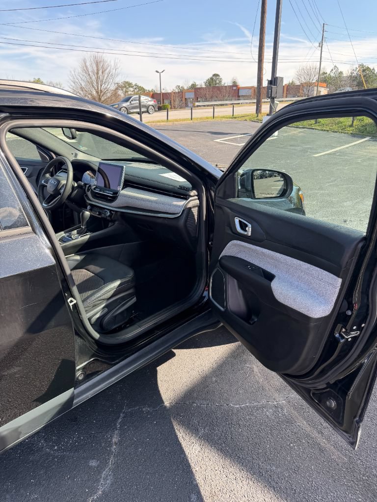 Used 2024 Jeep Compass Latitude AWD/4WD image 22