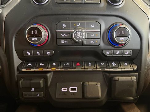 Used 2021 Chevrolet Silverado 1500 LTZ w/ Technology Package AWD/4WD image 26