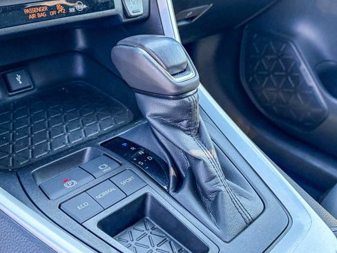 Used 2022 Toyota RAV4 XLE Premium w/ Carpet Mat Package (TMS) FWD image 19