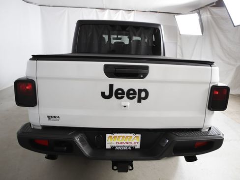 Used 2023 Jeep Gladiator Sport AWD/4WD image 4