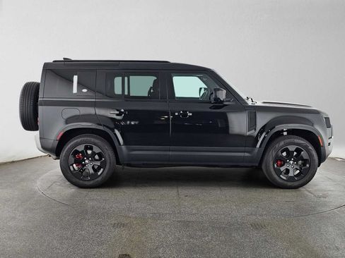 Used 2022 Land Rover Defender 110 S AWD/4WD image 6