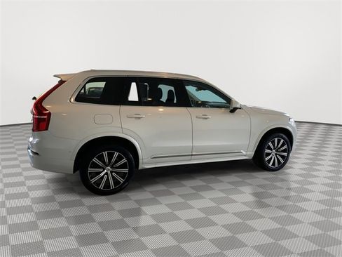 Used 2025 Volvo XC90 B6 Plus image 12