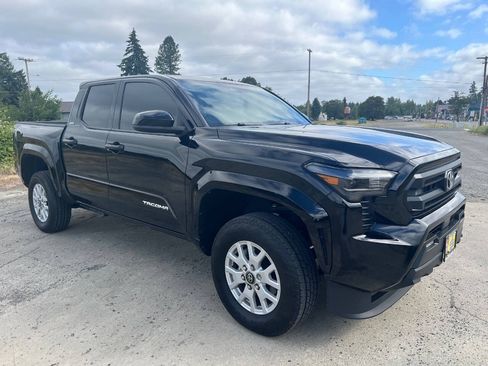 Used 2025 Toyota Tacoma SR5 RWD image 32
