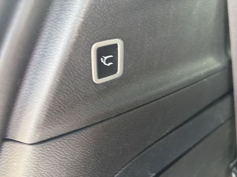 Used 2024 Chrysler Pacifica Limited FWD image 33