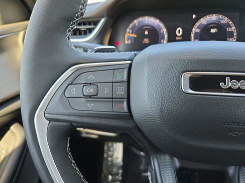 New 2025 Jeep Grand Cherokee L Laredo w/ Luxury Tech Group I RWD image 24