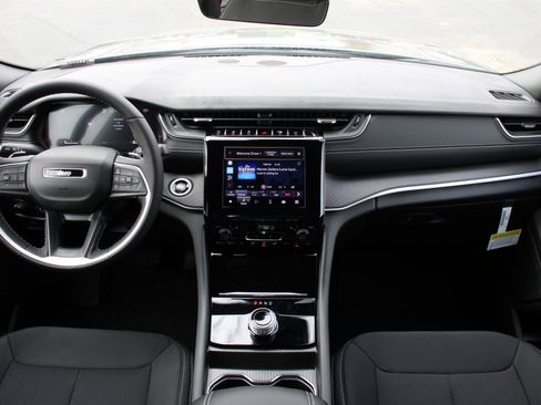 New 2025 Jeep Grand Cherokee L Laredo w/ Luxury Tech Group I image 2