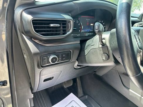 Used 2022 Ford Explorer Limited w/ Equipment Group 301A RWD image 36