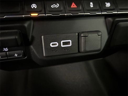 Used 2021 Chevrolet Silverado 1500 LT image 34