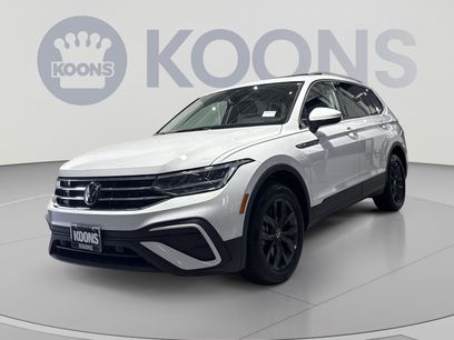 Used 2024 Volkswagen Tiguan SE w/ Panoramic Sunroof Package