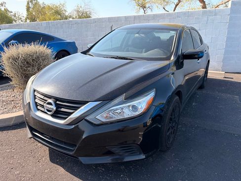 Used 2018 Nissan Altima 2.5 S w/ S Convenience Package FWD image 2