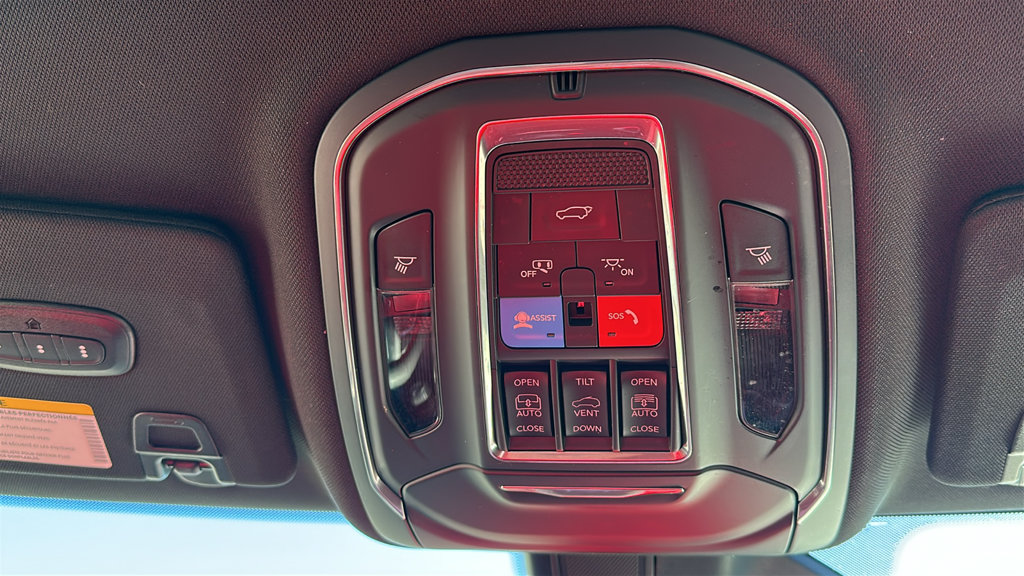 Used 2025 Jeep Grand Cherokee Limited AWD/4WD image 25