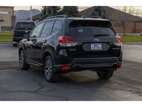 Used 2021 Subaru Forester Premium image 5