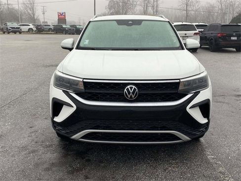 Certified 2023 Volkswagen Taos SE w/ Black Wheel Package image 2