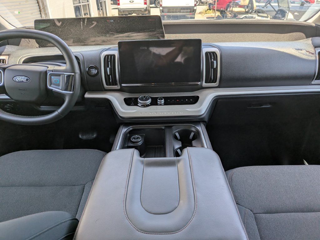 Certified 2025 Ford Expedition Active AWD/4WD image 12