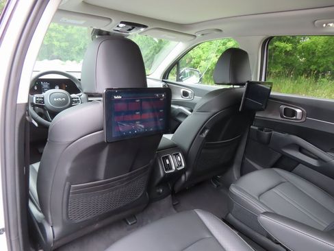 Certified 2025 Kia Sorento X-Line EX image 24