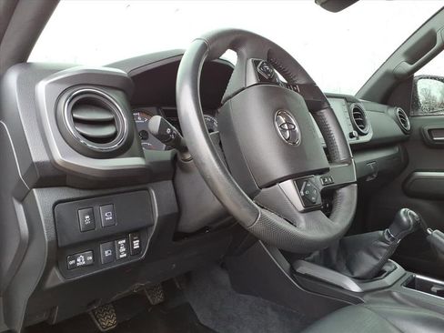 Used 2021 Toyota Tacoma TRD Off-Road w/ TRD Premium Off Road Package image 16