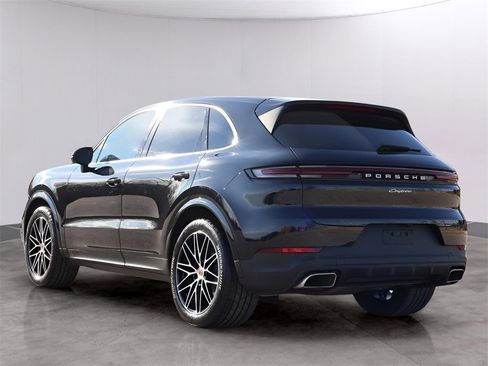 Used 2025 Porsche Cayenne w/ Premium Package image 3