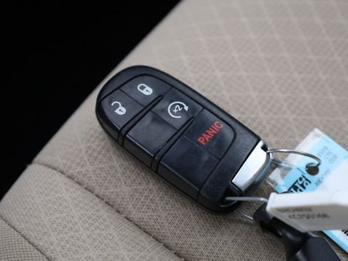 Used 2019 Jeep Grand Cherokee Laredo image 29