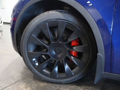 Used 2021 Tesla Model Y Long Range AWD/4WD image 13
