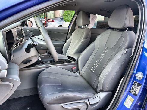 Used 2025 Hyundai Elantra Sport FWD image 11