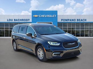 Used 2023 Chrysler Pacifica Touring-L FWD video 1