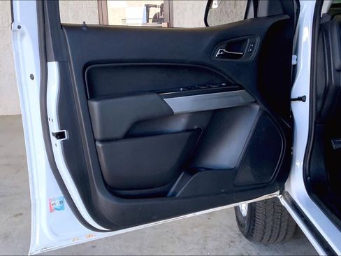 Used 2022 Chevrolet Colorado LT w/ Chrome Appearance Package image 20