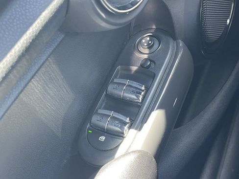 Used 2019 MINI Cooper 4-Door Hardtop FWD image 22