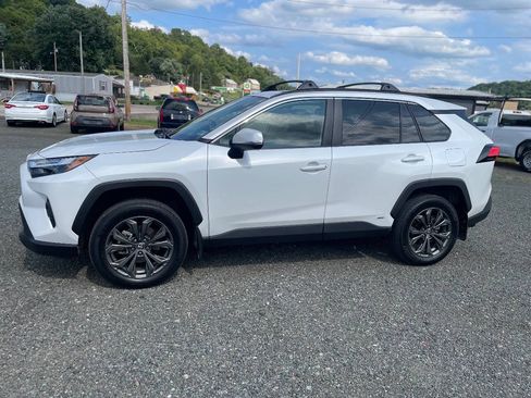 Used 2023 Toyota RAV4 XLE Premium AWD/4WD image 5
