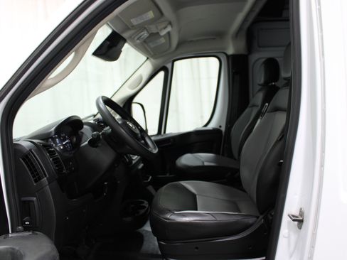 Used 2025 RAM ProMaster 2500 w/ Convenience Group FWD image 3