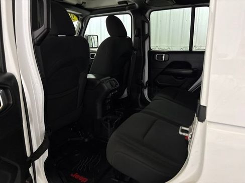 Used 2019 Jeep Wrangler Unlimited Sahara w/ Uconnect 4C Nav & Sound Group AWD/4WD image 29