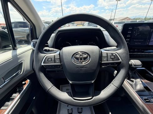 Used 2022 Toyota Sienna XLE w/ XLE Plus Package AWD/4WD image 11