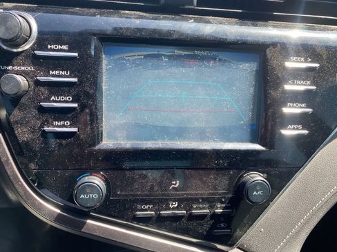 Used 2018 Toyota Camry SE FWD image 16
