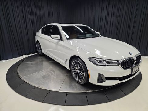 Used 2023 BMW 540i xDrive w/ Premium Package image 4