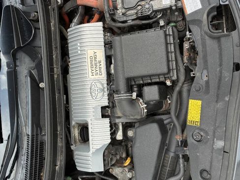 Used 2015 Toyota Prius Three FWD image 13