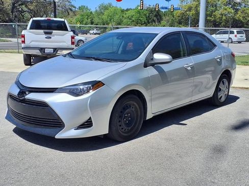 Used 2017 Toyota Corolla LE FWD image 3
