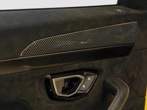 Used 2024 Lamborghini Urus Performante AWD/4WD image 29