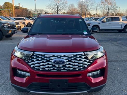 Used 2020 Ford Explorer Platinum w/ Premium Technology Package image 2