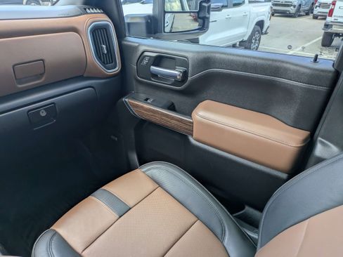 Used 2022 Chevrolet Silverado 2500 High Country w/ Z71 Off-Road Package AWD/4WD image 16