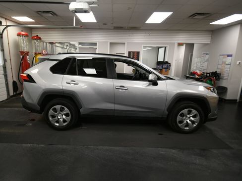 Used 2021 Toyota RAV4 LE w/ Carpet Mat Package (TMS) AWD/4WD image 9