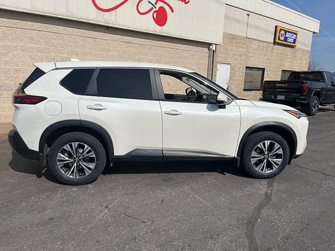 Used 2023 Nissan Rogue SV image 6