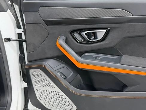 Used 2022 Lamborghini Urus AWD/4WD image 17