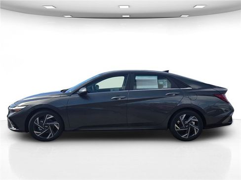 New 2025 Hyundai Elantra Limited image 4