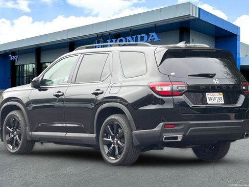 Certified 2025 Honda Pilot Black Edition image 10